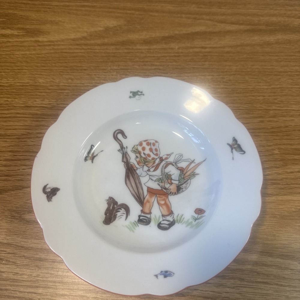 One WUNSIEDER Child's Bowl LITTLE GIRL with Basket & Umbrella Bavaria Germany
